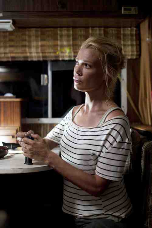 The Walking Dead S02E03 Andrea