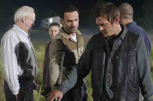 Walking Dead group S02E11