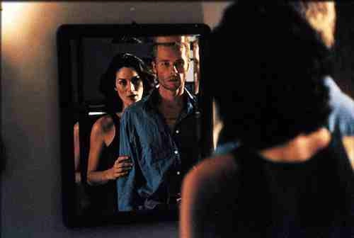 Memento (2000) Carrie Anne Moss and Guy Pearce