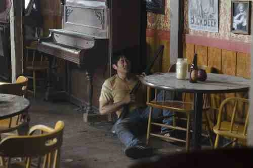 Walking Dead Glenn panics S02E09